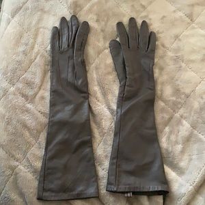 BCBG MAXAZRIA brown leather gloves. Size S/M